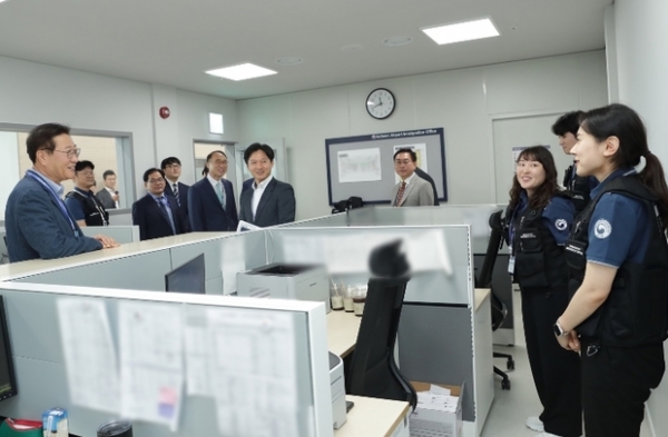 ▲ 법무부장관, 인천공항출입국·외국인청 정책현장 방문,