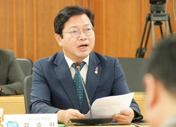 ▲ 더불어민주당 경기도당 김승원위원장은 5일 경기도청에서 열린 2024 민주당ㆍ경기도 예산정책협의회에서 발언하고 있다.