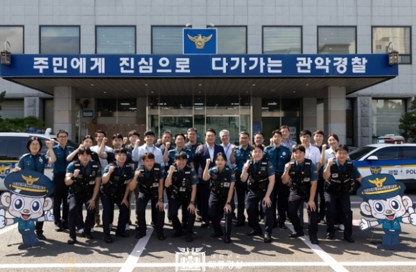 ▲ 9월 15일 윤석열 대통령은 서울 관악경찰서를 방문해 추석 명절 특별치안활동을 펼치고 있는 경찰관들을 격려했다.