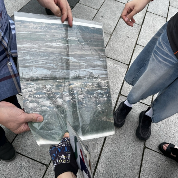 ▲ 복원되기 전, 논으로 가득했던 수원시내 사진, 오른쪽 가운데에 익숙한 서북공심돈과 화서문의 모습,