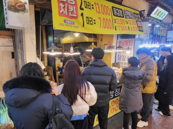 ▲ 설날 연휴기간 젊은층이 전통시장을 많이 찾았다.