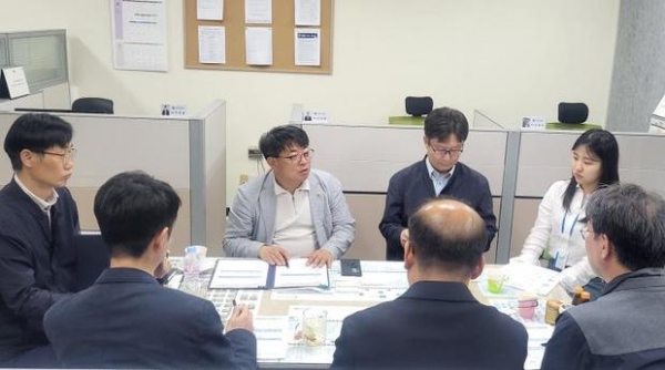 ▲ 경기도의회 김재훈 의원, 관양고·인덕원 도시개발 정담회 사진모습,