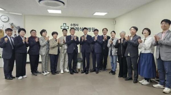 ▲ 개원식 참석자들이 함께하고 있다.