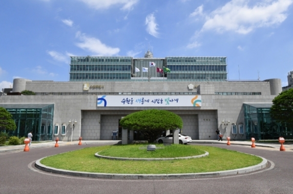 ▲ 수원시청사 전경,
