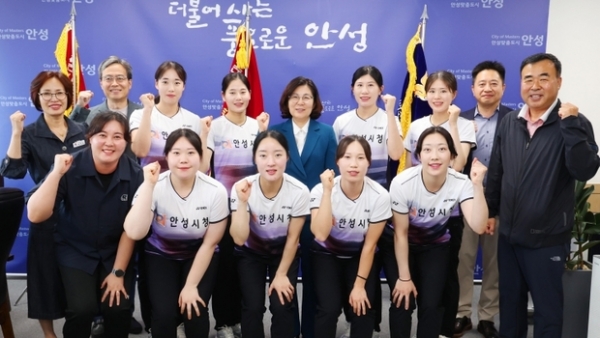 ▲ 안성시 소프트테니스팀, 2025년 상반기 주요 대회 석권…우승기 봉납식.