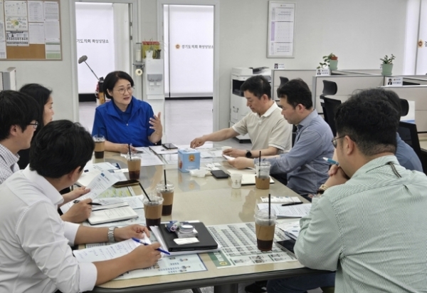 ▲ 지역 소공인 경제 활성화를 위한 동탄도시형소공인협의회와 정담회 사진모습,