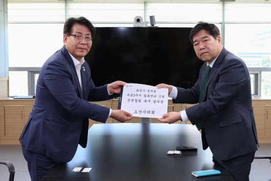 ▲ 화성시 동탄2 유통3부지 물류센터 건립 전면 철회 촉구 결의문 경기도에 공식 전달