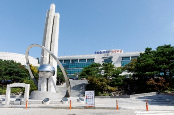 ▲ 화성시청사 전경,