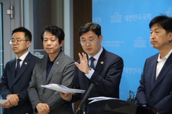 ▲ 상법 개정안 기자회견 사진모습,
