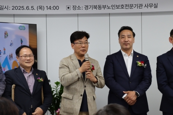 ▲ 최만식 의원_경기북동부노인보호전문기관 개소식 사진모습