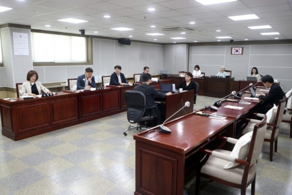 ▲ 수원시청소년청년재단 이사장 임용 후보자 인사청문회 사진모습