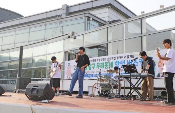 ▲ 수원시 팔달구, 청소년이 직접 공연하는 '2025 팔달구 우리동네 학생 버스킹' 성료