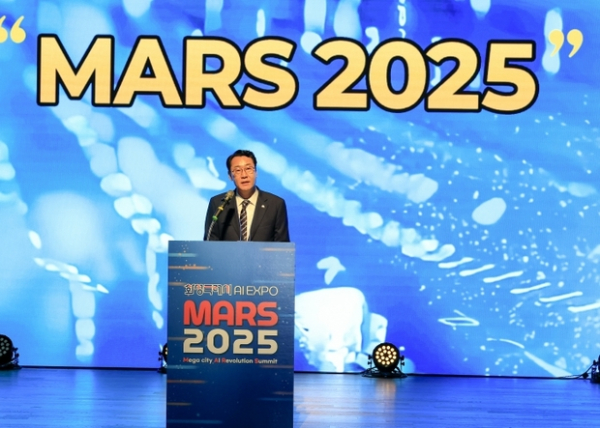 ▲ 정명근 화성특례시장이 18일 MARS 2025 개회식에서 환영사를 하고 있다.