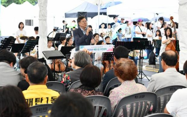▲ 수원시 영통구 매탄1동 주민총회와 마을축제 사진모습