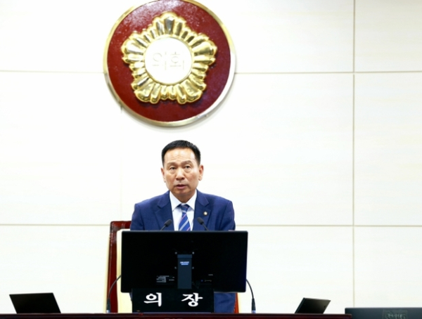 ▲ 정흥범 부의장 3차 본회의 개회사 사진모습