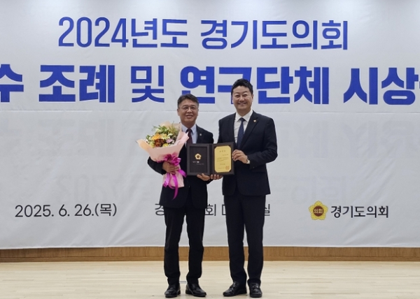 ▲ 이석균 의원, 문화유산 지킴이 제도화 성과로 ‘2024년 의원 연구단체 우수상’ 수상